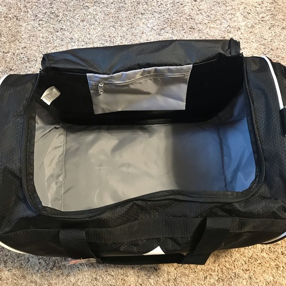 Adidas large duffle bag nwot - Picture 5 of 5